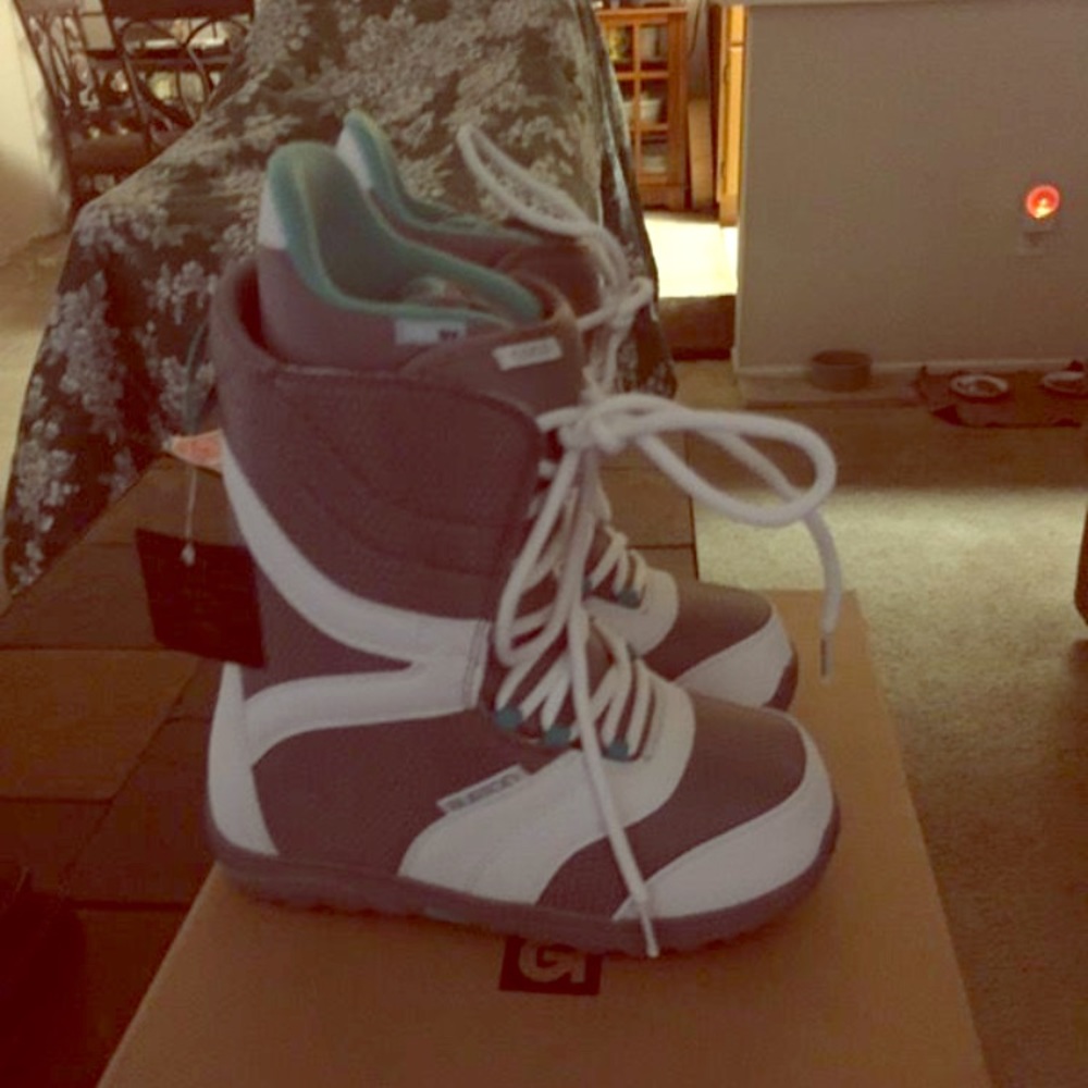 Women’s burton snowboarding boots